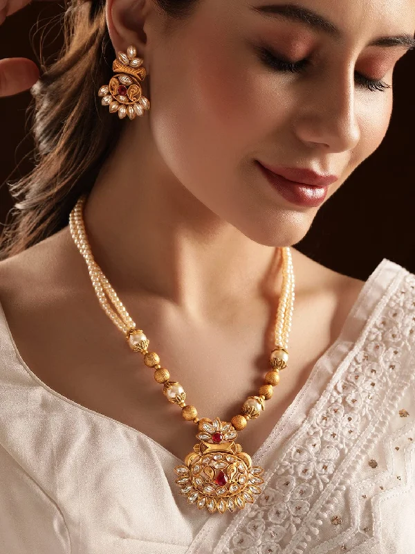 Braided gold necklace-Rubans Gold-Colored Pendant Necklace Set with White Beads and Small Stones